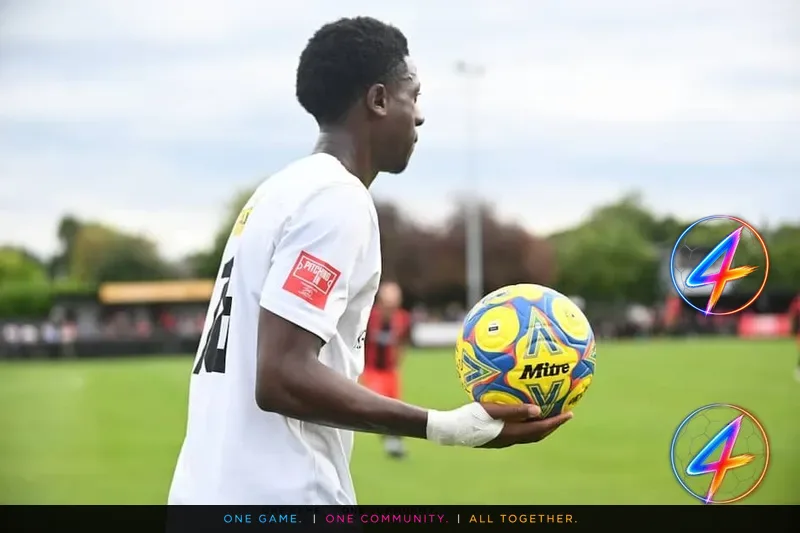 Jahmai Simpson-Pusey llega al FC Köln desde el Manchester City