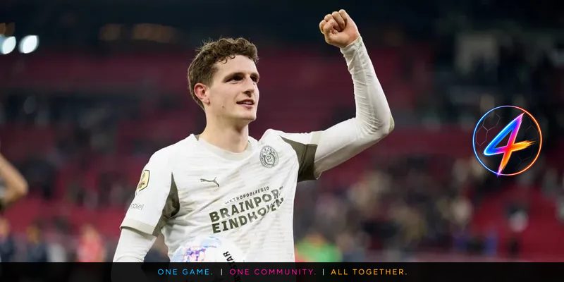 Van Hooijdonk and Janssen Push for Guus Til World Cup Spot