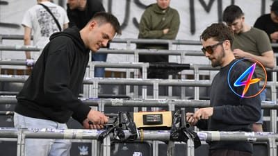 RSC Anderlecht-fans protesteren met tafelvoetbal tijdens play-offwedstrijd